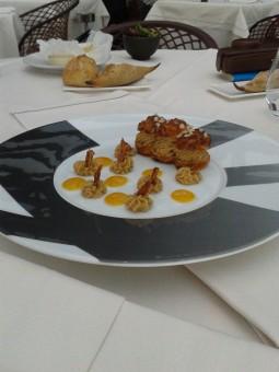 Les Ombres - Chouquettes fourrées praliné, nougatine amande, jus de passion Les Ombres Chouquettes fourrées praliné nougatine amande jus de passion 255x340