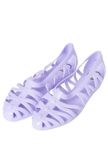 Chaussures d’été, enfin y penser! http://fr.topshop.com/webapp/wcs/stores/servlet/ProductDisplay?beginIndex=1&viewAllFlag=&catalogId=34056&storeId=13057&productId=9486981&langId=-2&sort_field=Relevance&categoryId=345729&parent_categoryId=345708&pageSize=200