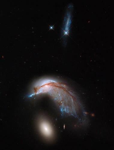Hubble-Arp-142_thumb1.jpg