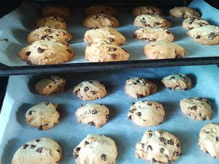 Il est 16h00 à la bonne heure...cookies, brownies made by Lucie