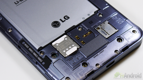 LG-Optimus-G-Pro-cartesim-microusb-630x354