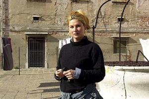 Katharina Miroslawa dans la cour de la prison de la Giudecca