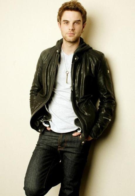 Nate Buzolic par Quem Magazine