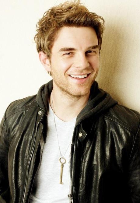 Nate Buzolic par Quem Magazine