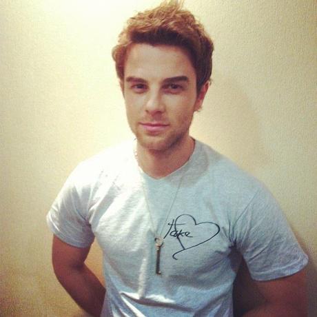 Nate Buzolic par Quem Magazine