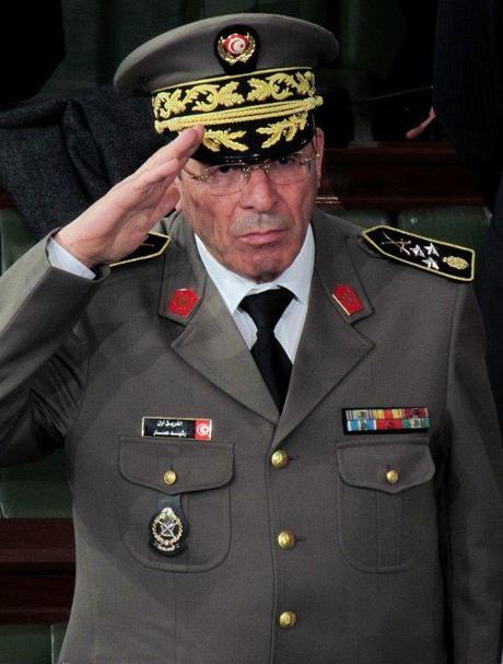 La position du Général Ammar: la fonction de l’Armée est d’accompagner  le peuple dans sa révolution, sans se substituer à lui.