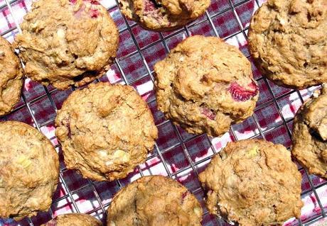 Muffins de saison à la rhubarbe, fraise & banane