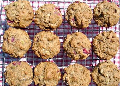 Muffins de saison à la rhubarbe, fraise & banane