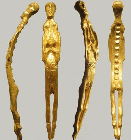 Une figurine en or de femme nue trouvée au Danemark