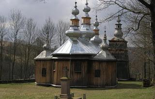 Tserkvas en bois de la région des Carpates en Pologne et en Ukraine