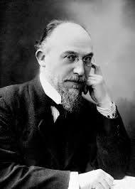 ERIK SATIE - SES JAMBES