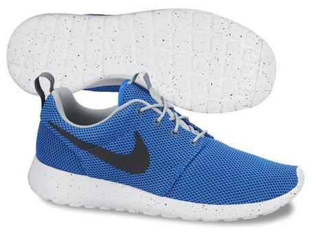 nike-roshe-run-mesh-blue-black