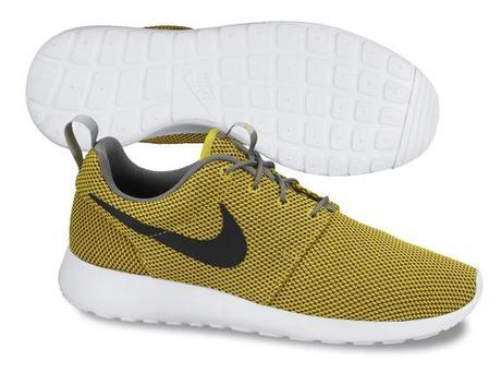 nike-roshe-run-mesh-yellow-black