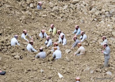 Place du Bouffay Nantes  Issac Cordal personnages en terre