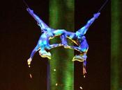 Cirque Soleil acrobate Française pendant spectacle