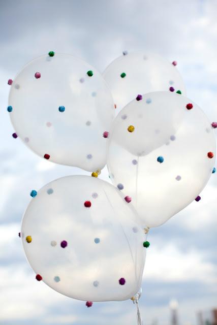 {DIY} Des ballons à pompons