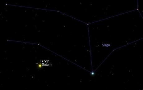 Saturne en conjonction avec l'étoile Kappa Viriginis, éclat orangé, dans la constellation de la Vierge