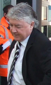 Joe Kinnear se met la Premier League à dos.