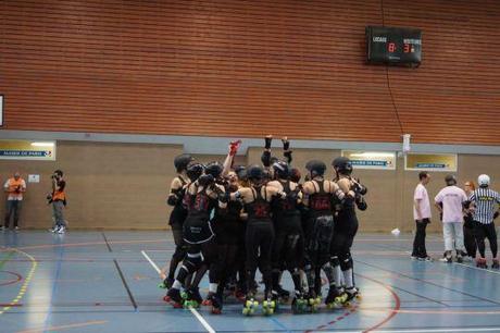 Le câlin post match roller derby