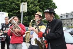 Train Fatal. Ils sont partis pour un tour d'Europe des fanfares !