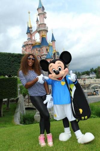 Serena Williams avec Mickey à Disneyland Paris