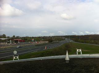 Pas au milieu, bordel !