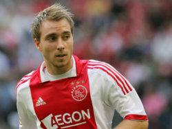 Ajax : Eriksen marque deux coups francs magistraux