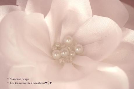 accessoire cheveux barrette fleurs taffetas soie organza blanc cristal vanessa lekpa createur fait main