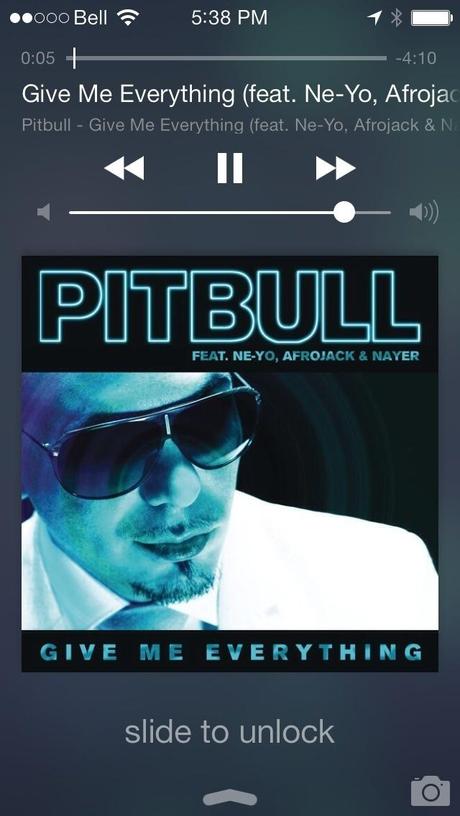 L'heure est présente lorsque l'Apps Musique tourne