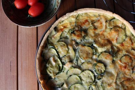 tarte chèvre 1024x682 Tarte aux courgettes, oignons et chèvre