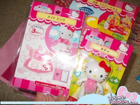 http://www.jaimehellokitty.com/images/ARTICLES20/colisdujaponhellokittymacaronshop.jpg