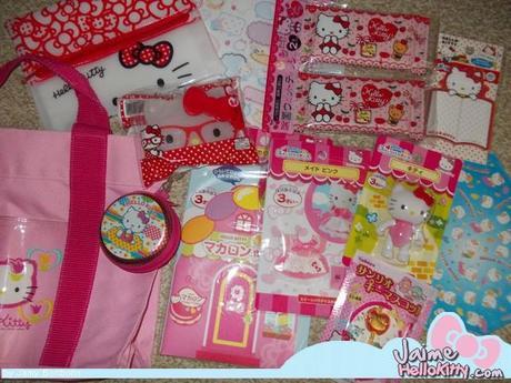 Colis du Japon pour mon anniversaire http://www.jaimehellokitty.com/images/ARTICLES20/colisdujaponhellokittycadeaux.jpg