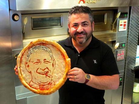 Après la machine à café qui imprime les portraits sur la mousse, c'est la pizza fashion confectionnée par Domenico Crolla qui fait le buzz.