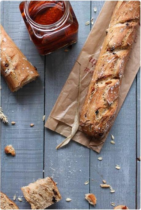 Petites baguettes aux tomates confites, olives et parmesan