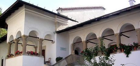 Au-delà des collines – Dupa dealuri