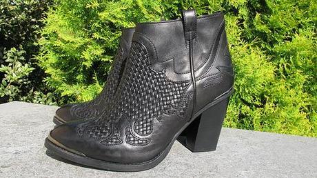 Let’s Talk About Shoes #01 shoes-04