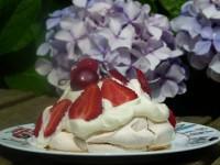 recette-pavlova-fraises-framboises-cerise