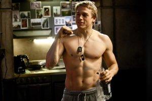 Pacific-Rim-Photo-Charlie-Hunnam-01