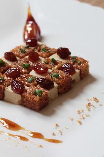 Damier de foie gras , pain d'épices et ail confit au sirop de Floc de Gascogne