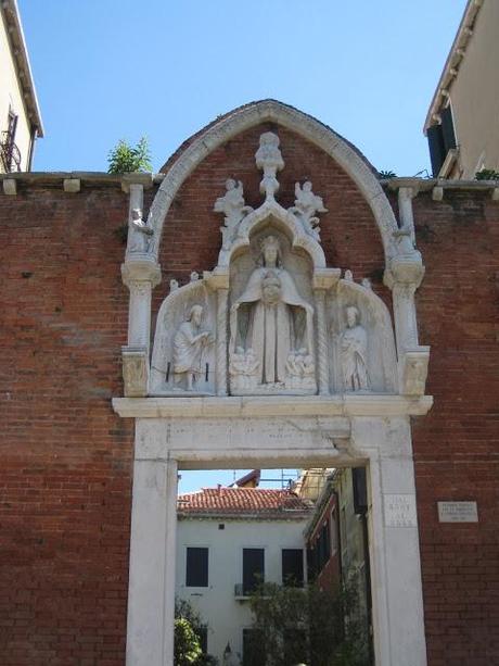 Dans la barque bleue