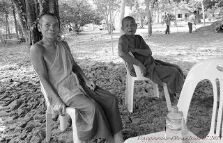 Issan : Portraits de moines anti-bling-bling