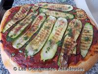 Pizza aux courgettes grillées