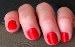 Hip-anema ... Mes ongles en rouge coquelicot !