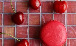 Macarons cerise gingembre anis