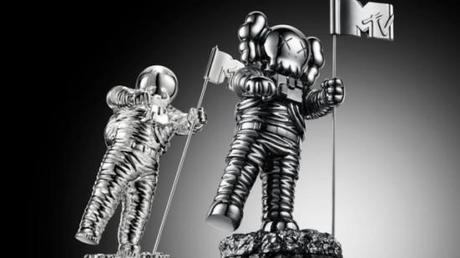 MTV-VMA-New-and-Old-Moonman-640x359.jpg