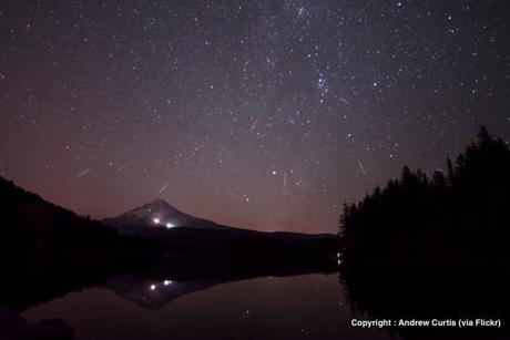 Magnifique photo de Andrew Curtis (copyright) où  l'on distingue nettement le radient dans la constellation de Persée