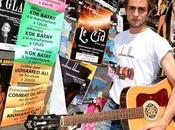 Benjamin Siksou pose "valises blues" dans Provence