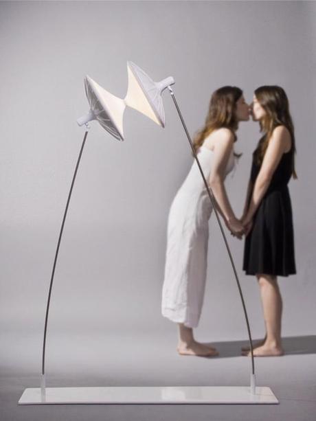 Light Kiss la lampe inspirée par un baiser par Hofit Haham