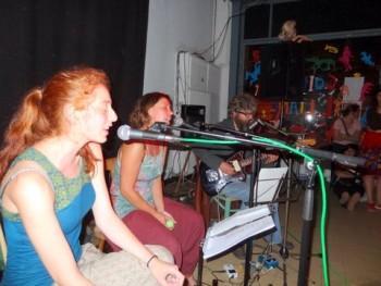 Fernant Zeste ( featuring Sarah Leuridan - Antje Cochuyt ) + Sarah Leuridan, Coiffure Liliane, Bruxelles, le 18 juillet 2013 043.JPG