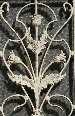 Qui s'y froote s'y pique (282)